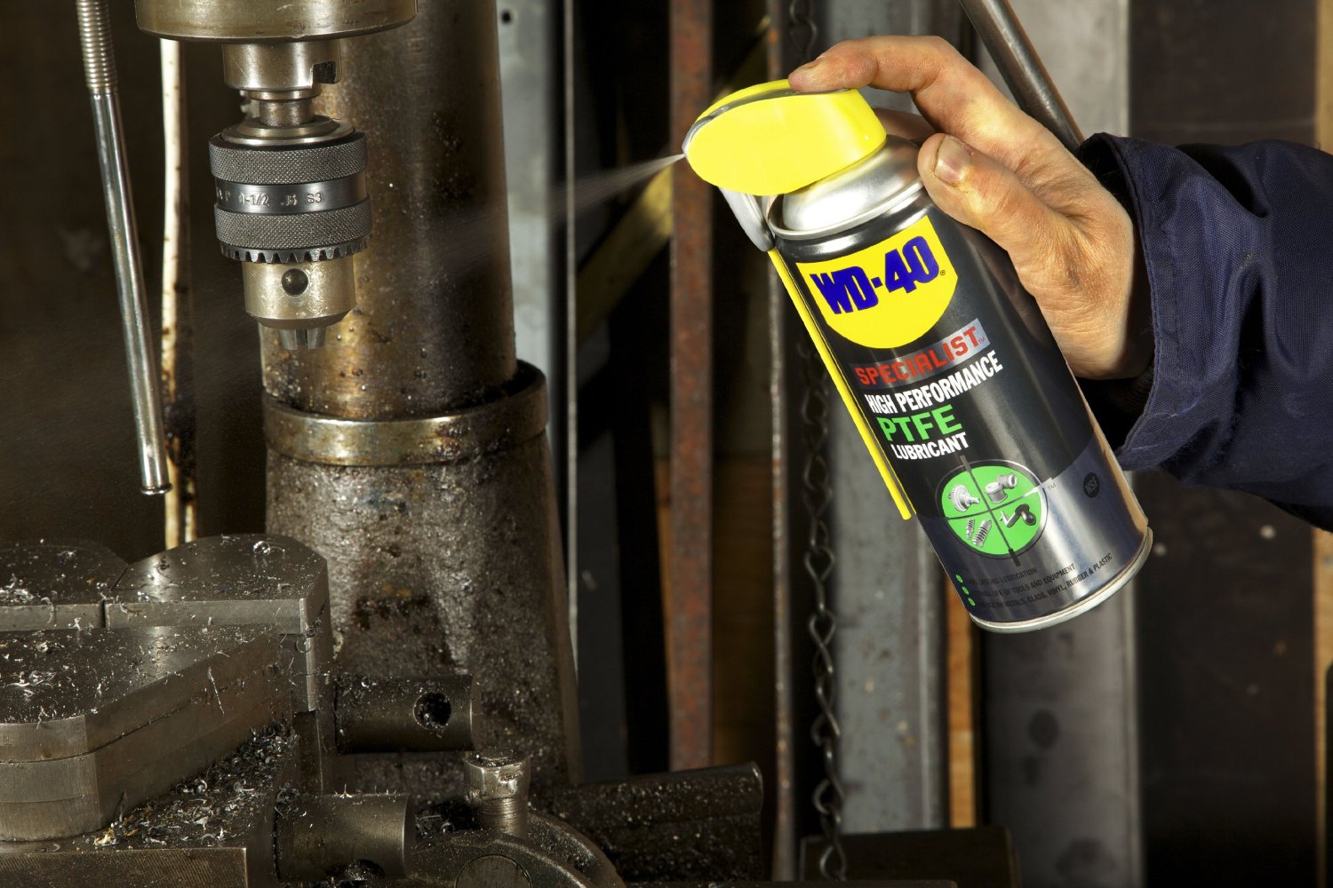 Reparar y limpiar un motor de moto antiguo con WD-40®