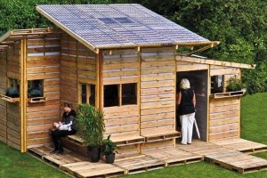 Construcción de casas económicas con madera reciclada