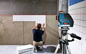 Cómo colocar azulejos en la pared de un baño | Revista Ferrepat