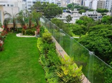 La Ciudad de México impulsa, desde 2007, la instalación de azoteas verdes, que ayudan a disminuir los índices del CO2 e, incluso, ofrece una reducción del 10% en el impuesto predial a quien instale una azotea verde en su domicilio.